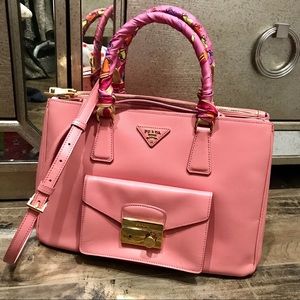 💗Authentic Prada Saffiano Lux Bag💗